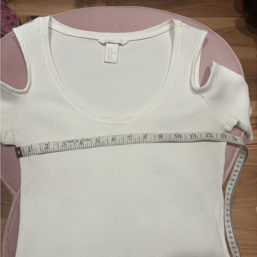 H&M white Cold-Shoulder Ribbed Top size medium - Picture 7 of 7